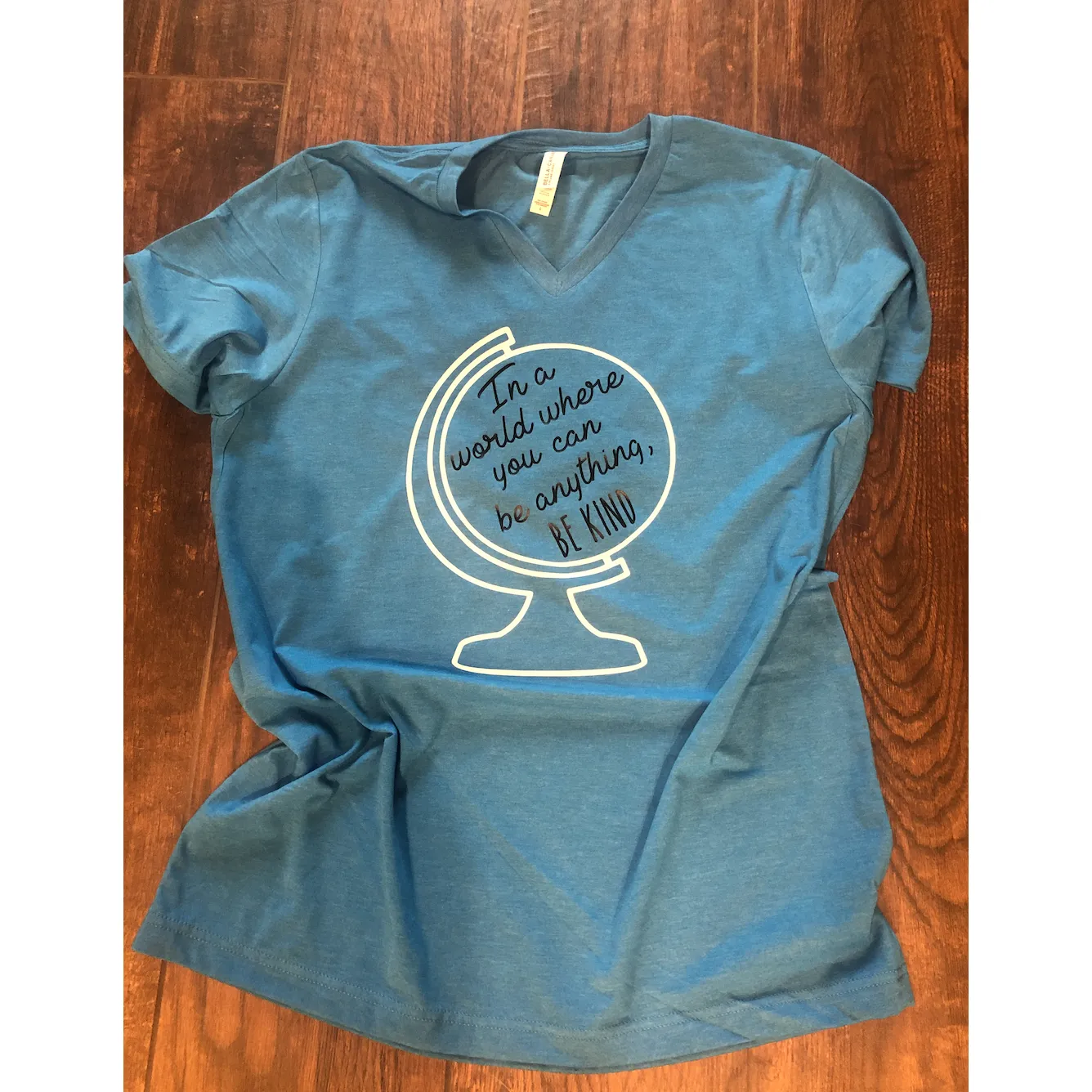 BE KIND -- Giving T-shirt