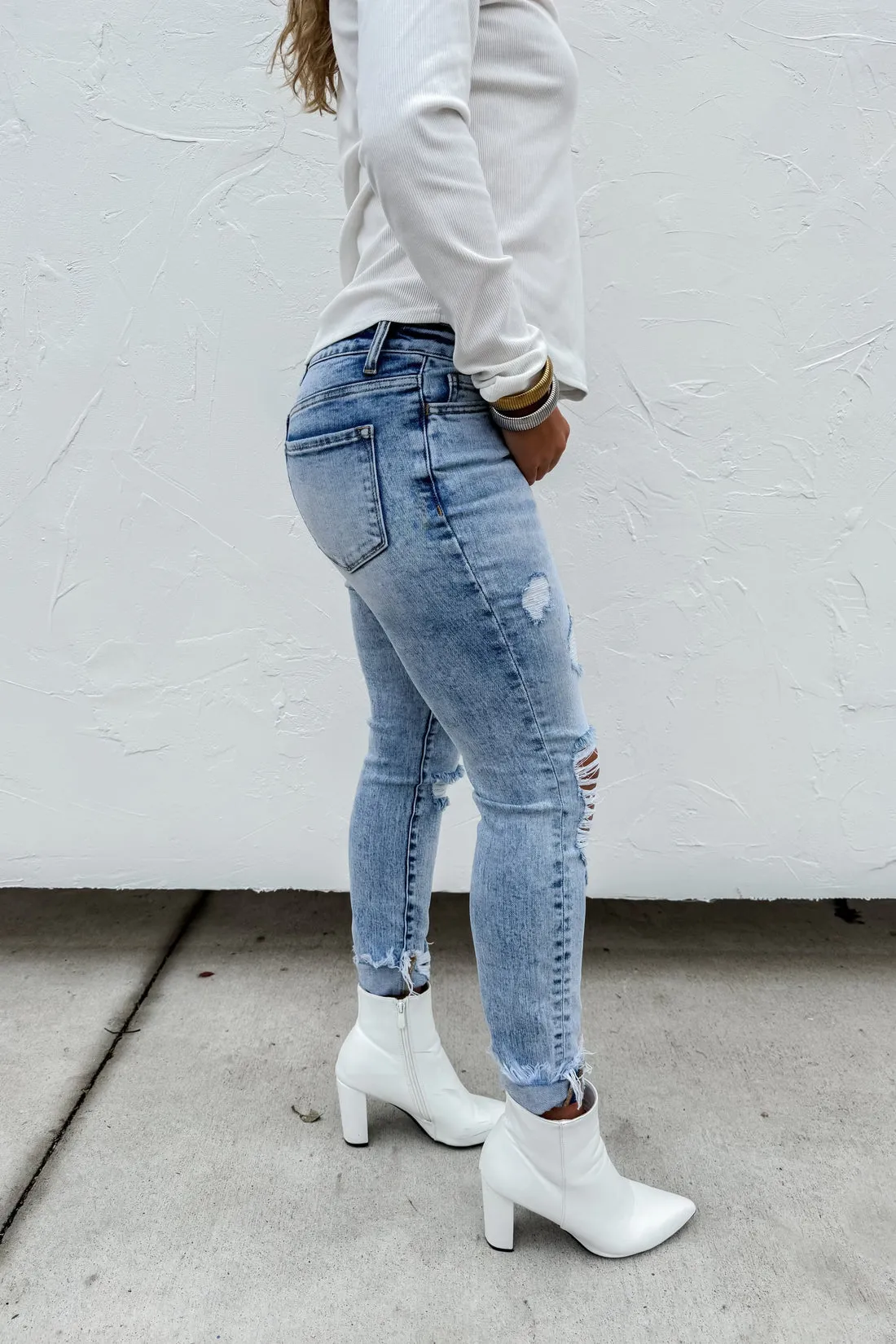 BILLIE DISTRESSED SKINNY JEANS