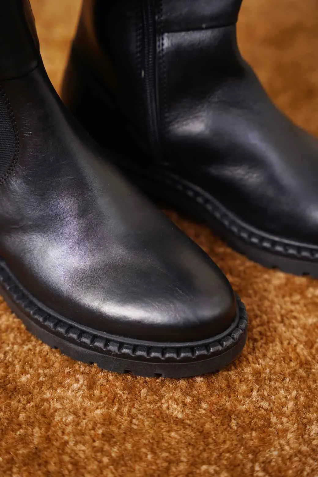 CALF LENGTH LEATHER CHELSEA BOOT