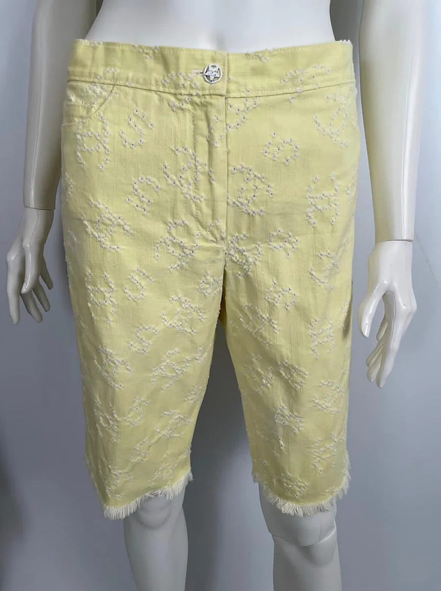 Chanel 00P, 2000 Spring Yellow CC logo Knee Length Shorts FR 40 US 4/6