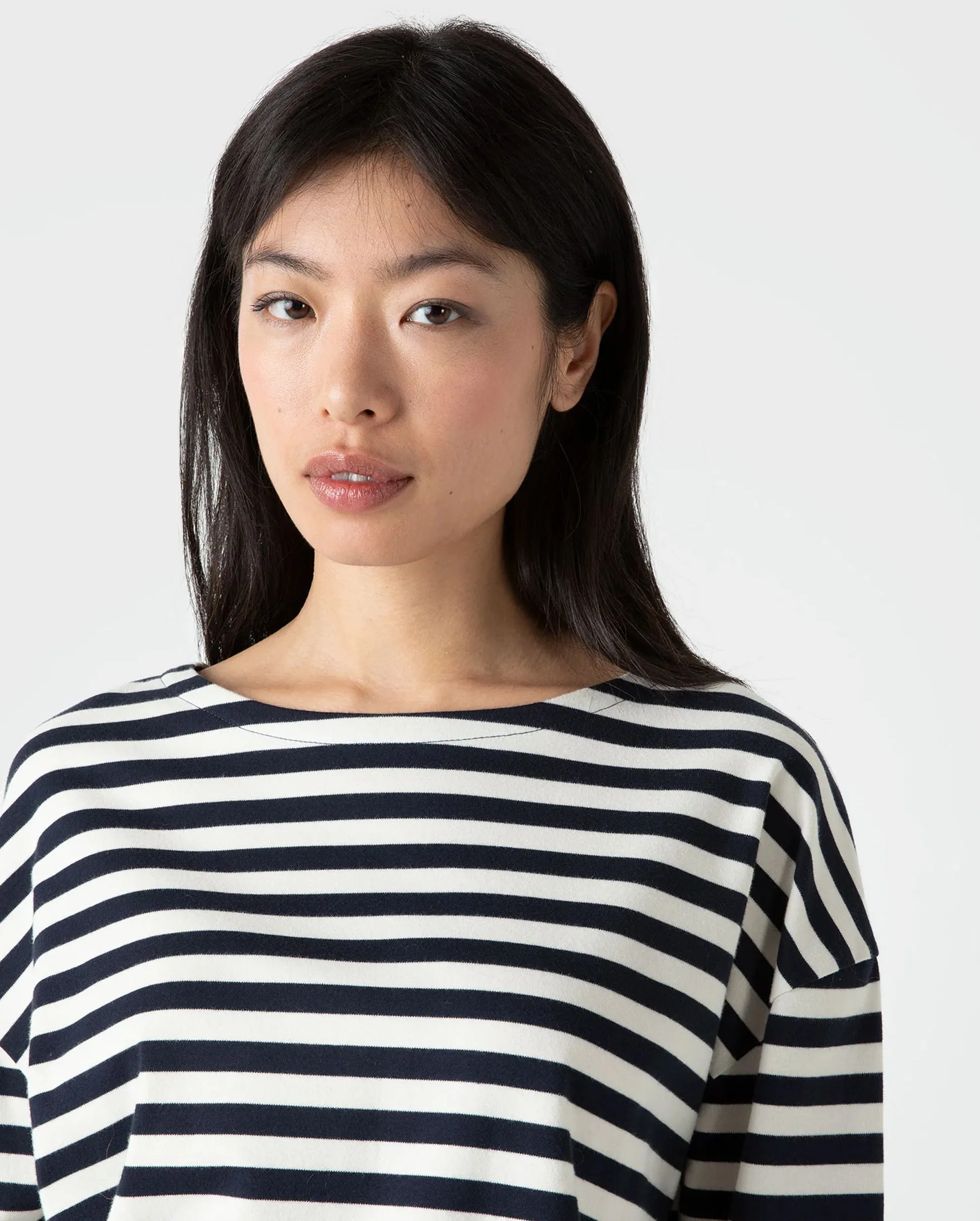 LONG SLEEVE BOAT NECK T-SHIRT / NAVY ECRU STRIPE